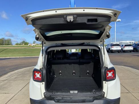 Used 2023 Jeep Renegade Trailhawk w/ Trailhawk Elite Group AWD/4WD image 26