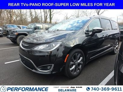 Used 2020 Chrysler Pacifica Limited w/ Tire & Wheel Group