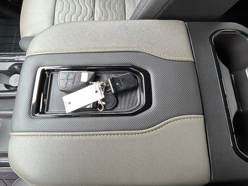 Used 2022 Chevrolet Silverado 1500 ZR2 w/ Technology Package image 14