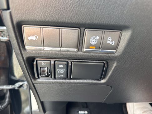 Used 2017 INFINITI QX80 4WD w/ Driver Assistance Package image 12