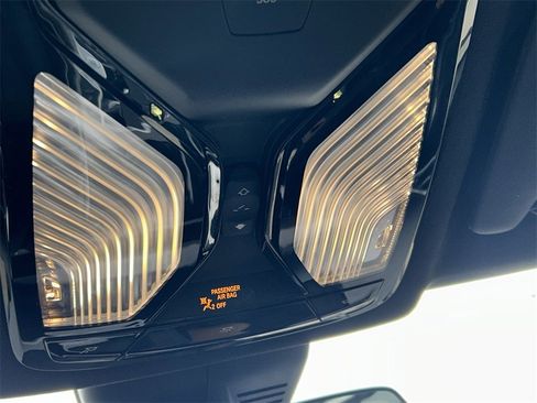 Used 2025 BMW 330i Sedan image 18