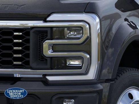 New 2026 Ford F450 Platinum w/ FX4 Off-Road Package image 18
