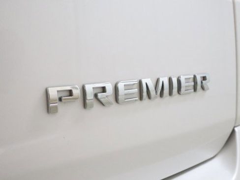 Used 2020 Chevrolet Traverse Premier image 32