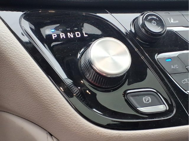 Used 2023 Chrysler Pacifica Limited FWD image 10