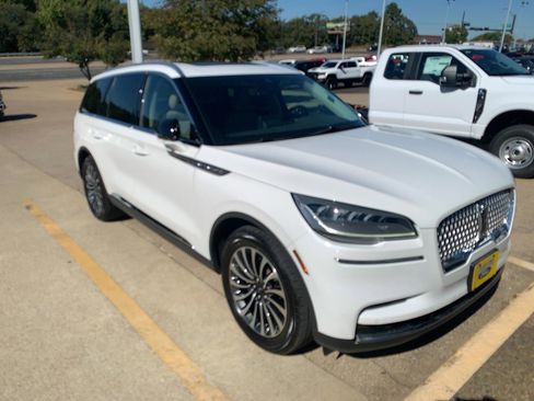 Used 2023 Lincoln Aviator Reserve w/ Elements Package Plus image 3