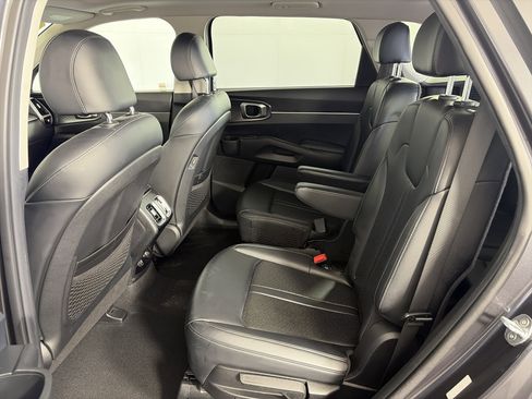 Certified 2022 Kia Sorento EX w/ Panoramic Sunroof Package image 12
