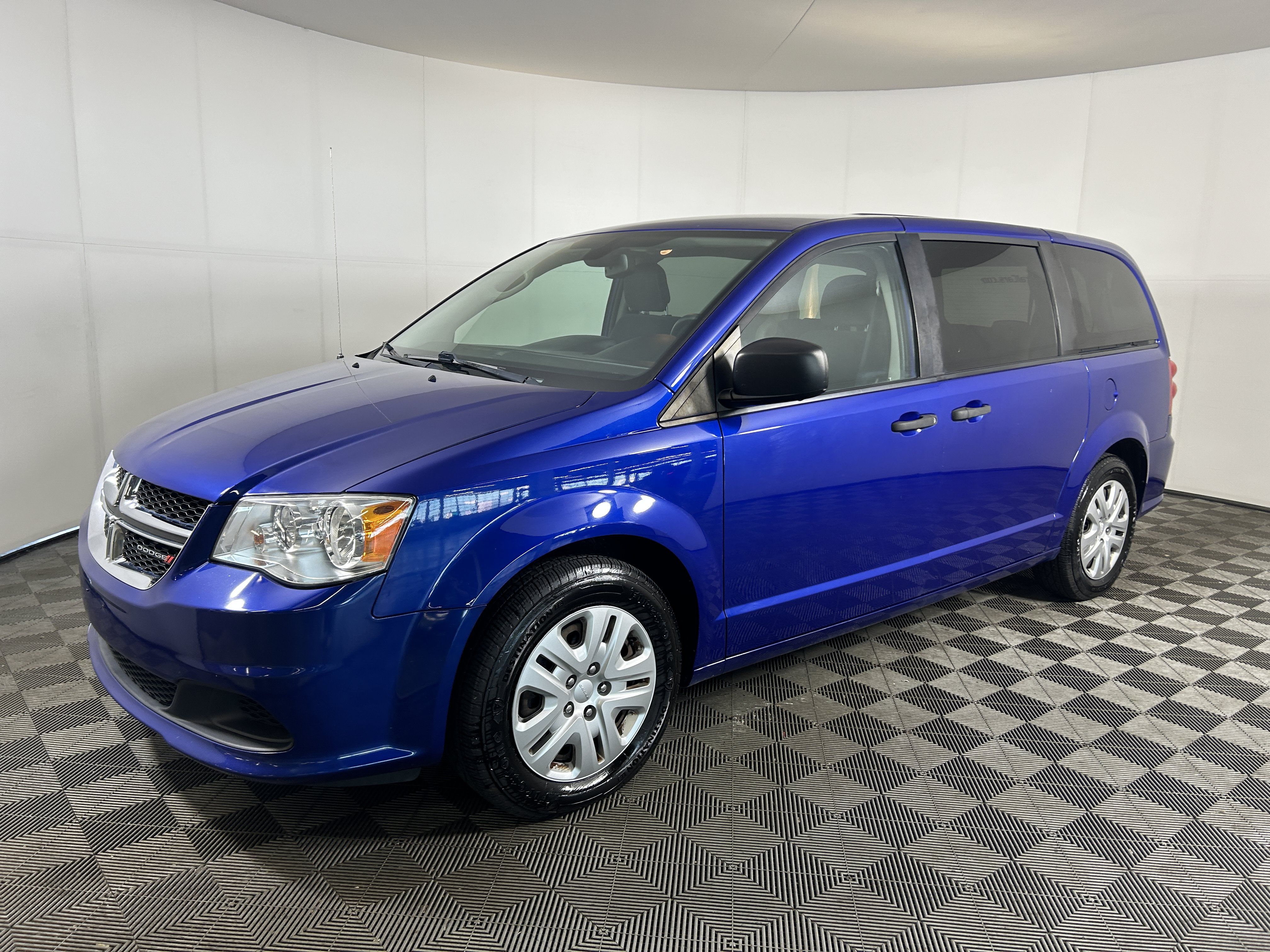 Used 2019 Dodge Grand Caravan FWD image 1