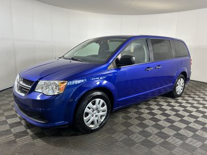 Used 2019 Dodge Grand Caravan SE w/ UConnect Hands-Free Group