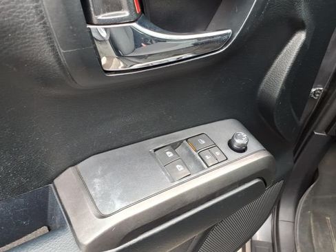 Used 2017 Toyota Tacoma TRD Sport w/ Tow Package AWD/4WD image 20