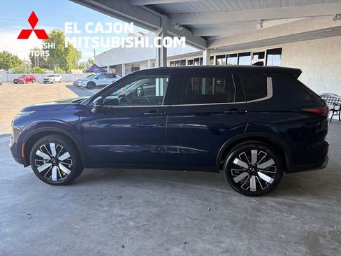Used 2025 Mitsubishi Outlander SE image 8