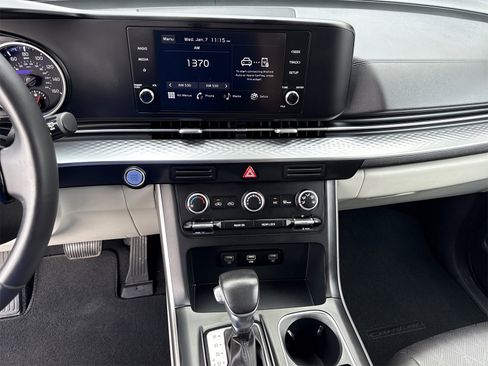 Used 2024 Kia Carnival LX image 28