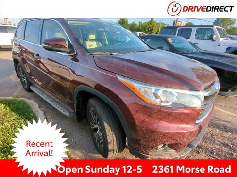 Used 2016 Toyota Highlander XLE FWD image 1