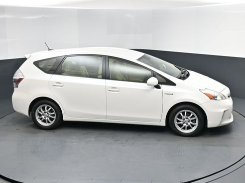 Used 2012 Toyota Prius V Five image 7