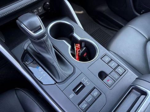 Used 2023 Toyota Highlander XLE AWD/4WD image 37