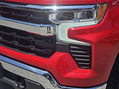 Used 2025 Chevrolet Silverado 1500 LT AWD/4WD image 7