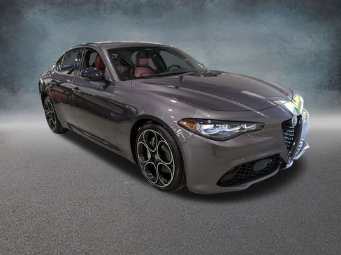 Used 2025 Alfa Romeo Giulia w/ Driving Assist Package RWD image 3