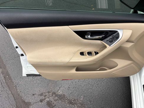 Used 2014 Nissan Altima 2.5 S w/ Sport Value Package image 16