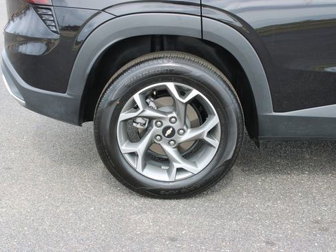 Used 2025 Chevrolet Trax LT w/ LT Convenience Package image 13