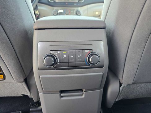 Used 2011 Toyota Highlander 2WD w/ Tow Pkg image 19