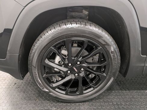 Used 2023 GMC Terrain SLE w/ Driver Convenience Package image 7