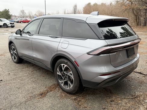 Used 2025 Lincoln Nautilus Premier w/ Equipment Group 102A image 9