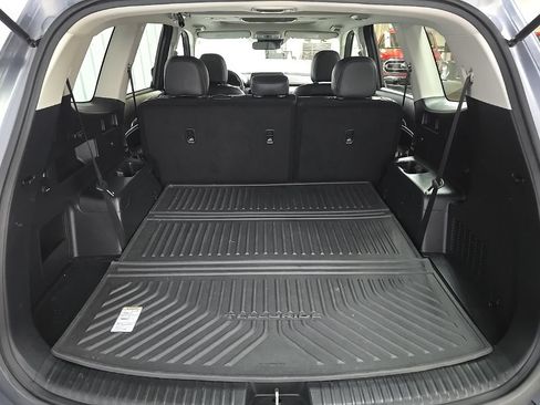 Used 2020 Kia Telluride S w/ S 8 Passenger Seating Package AWD/4WD image 12