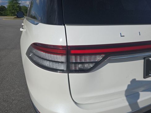 Certified 2023 Lincoln Aviator Reserve w/ Elements Package Plus AWD/4WD image 35