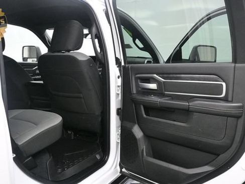 Used 2024 RAM 2500 Big Horn AWD/4WD image 17