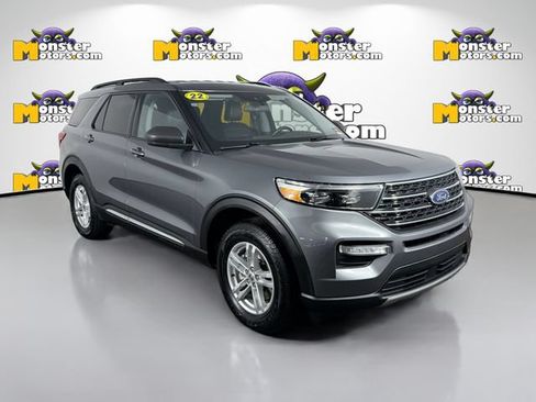 Used 2022 Ford Explorer XLT w/ Equipment Group 202A AWD/4WD image 3