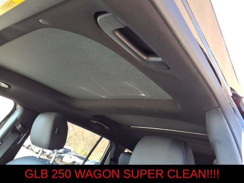 Used 2025 Mercedes-Benz GLB 250 4MATIC image 15