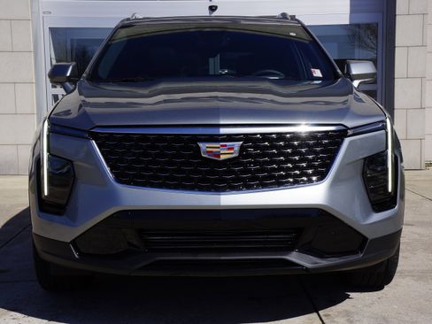 Used 2025 Cadillac XT4 Premium Luxury image 14