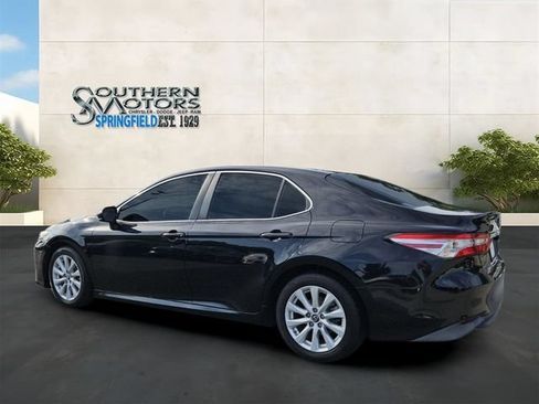 Used 2018 Toyota Camry LE FWD image 3