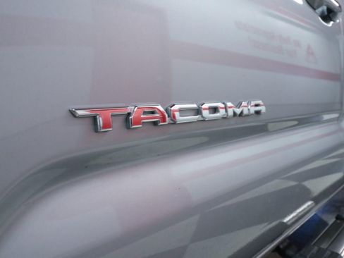 Used 2021 Toyota Tacoma Limited image 38