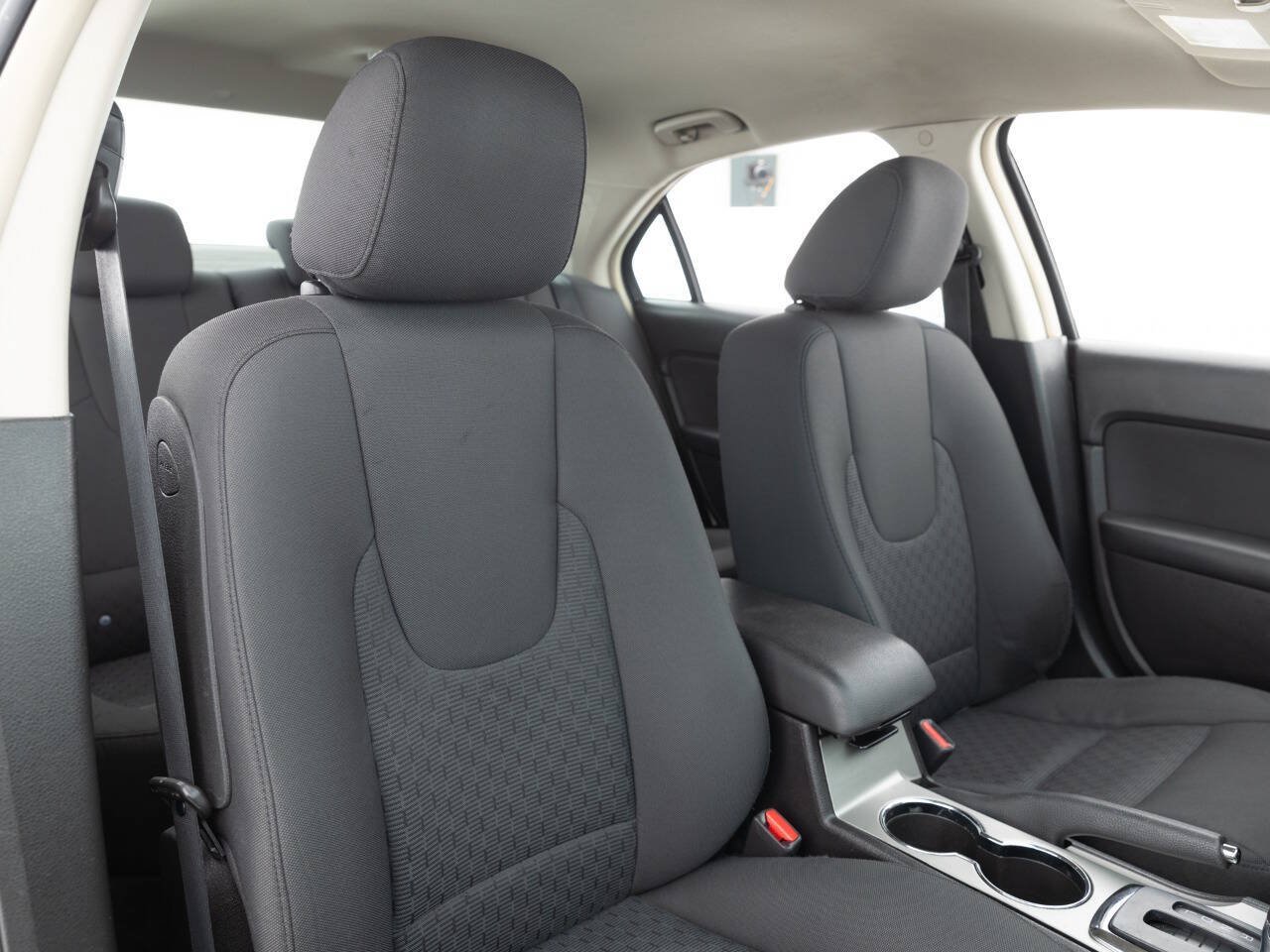 Used 2010 Ford Fusion SE FWD image 26