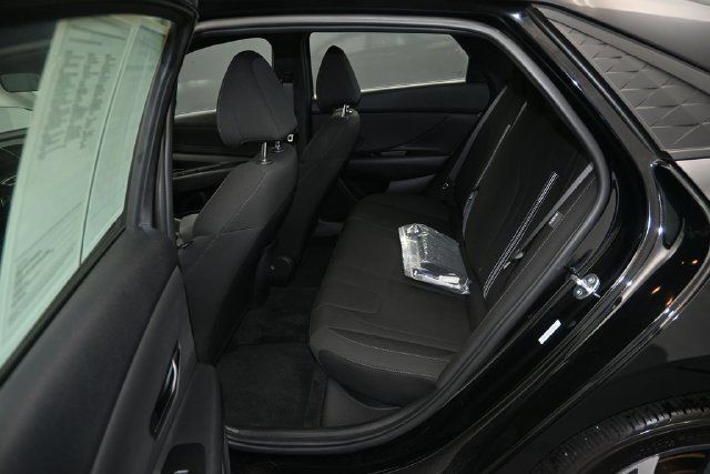 Used 2025 Hyundai Elantra Sport FWD image 17