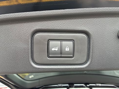 New 2026 Nissan Pathfinder SL w/ SL Premium Package AWD/4WD image 15