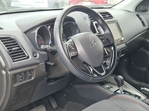 Used 2025 Mitsubishi Outlander Sport SE AWD/4WD image 13