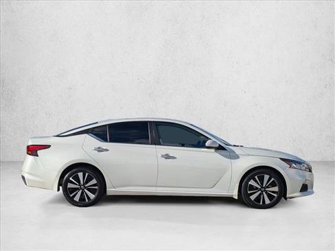 Used 2022 Nissan Altima 2.5 SV image 4