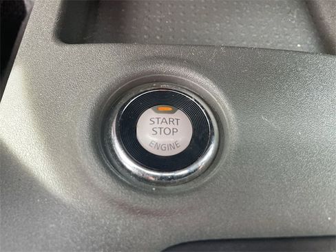 Used 2020 Nissan Frontier SV image 15