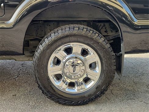 Used 2015 Ford F250 Lariat w/ Lariat Ultimate Package image 32