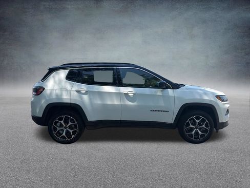 Used 2026 Jeep Compass Limited AWD/4WD image 7