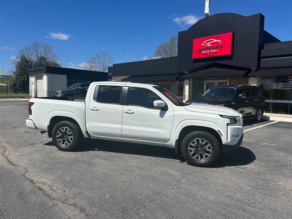 Used 2024 Nissan Frontier SL RWD image 1