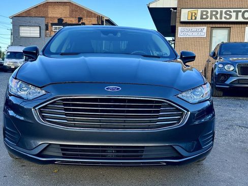Used 2019 Ford Fusion SE FWD image 2