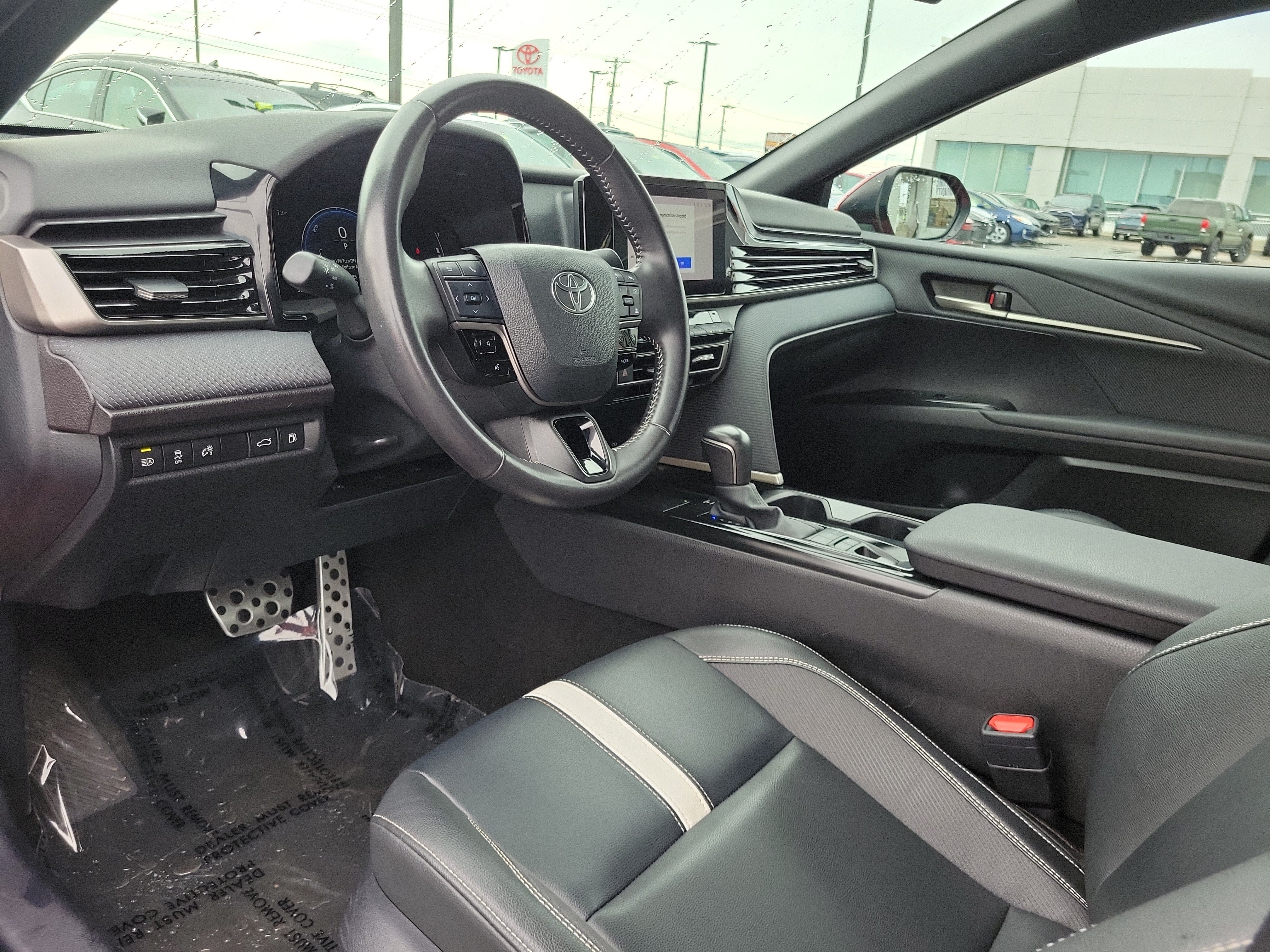 Used 2025 Toyota Camry SE FWD image 19