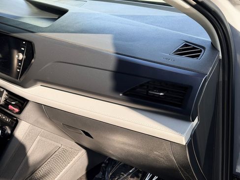 Used 2024 Volkswagen Taos SE image 31