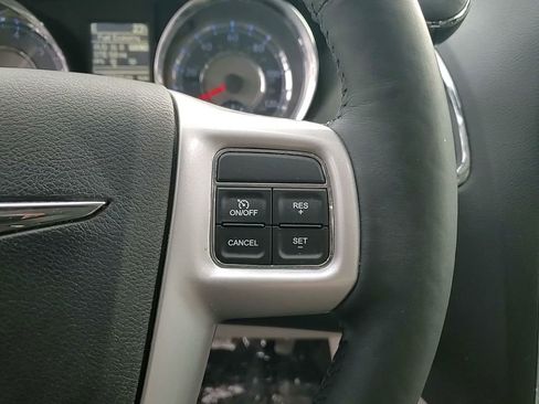 Used 2016 Chrysler Town & Country Touring w/ Driver Convenience Group image 17