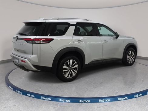Used 2022 Nissan Pathfinder SL w/ Lighting Package (N92) AWD/4WD image 6