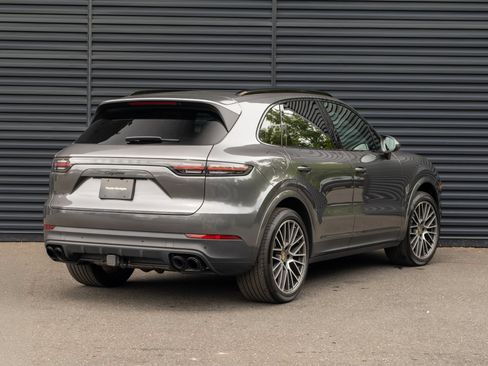 Certified 2023 Porsche Cayenne AWD/4WD image 8