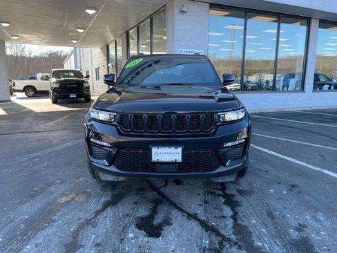 Used 2024 Jeep Grand Cherokee Limited w/ Black Appearance Package image 2