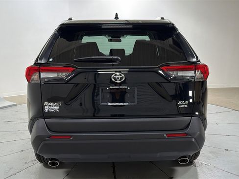 Used 2025 Toyota RAV4 XLE image 4